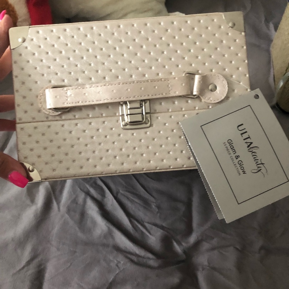 Makeup - Picture 5 of 5